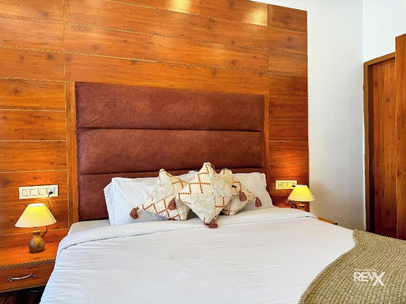 Hotel Wraveler Inn image