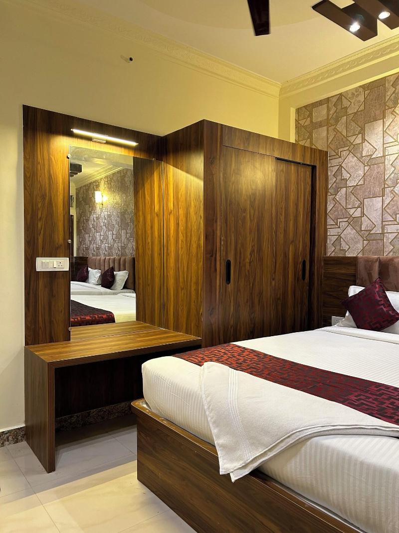 Hotel Boss Palace image