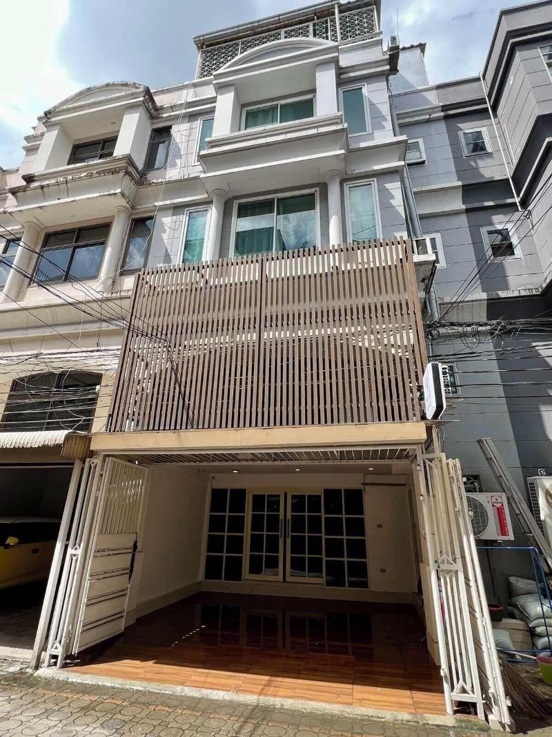 Comfy Crib Hostel 2 image