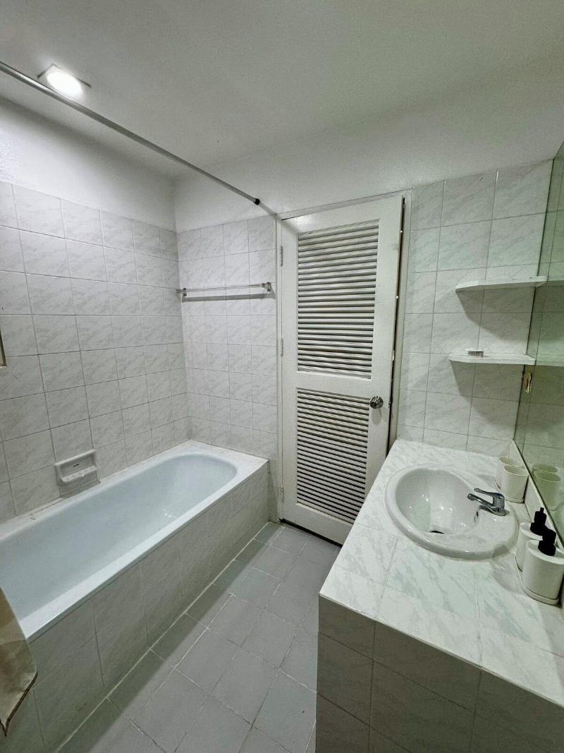 Comfy Crib Hostel 2 image