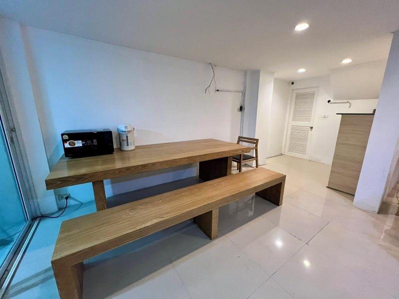 Comfy Crib Hostel 2 image