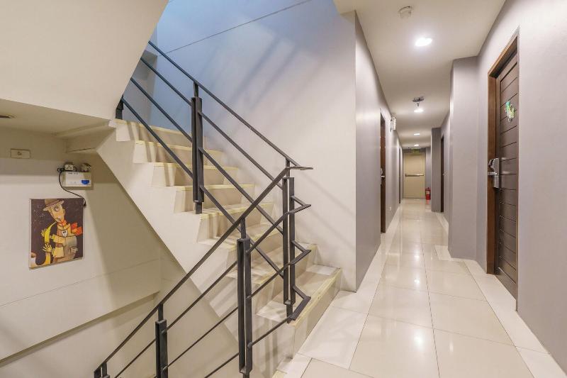 Deco Lux Hotel image
