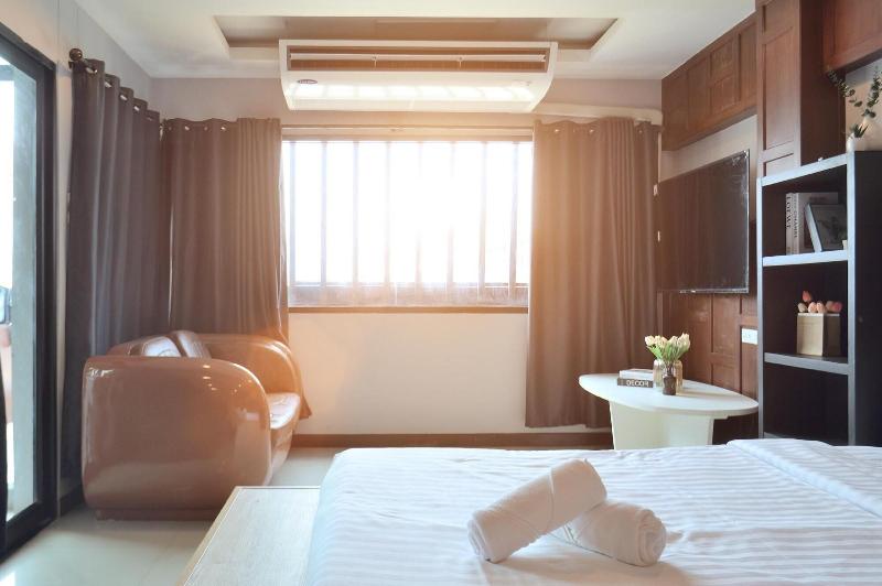 Deco Lux Hotel image