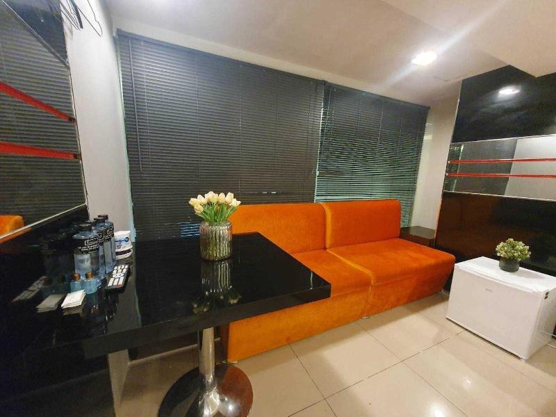 Deco Lux Hotel image