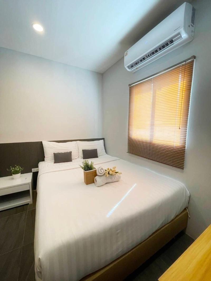 Deco Lux Hotel image