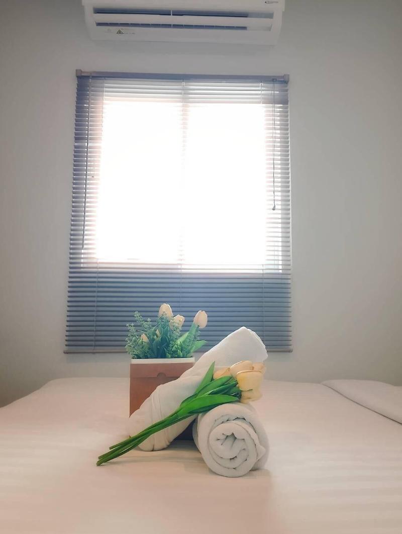 Deco Lux Hotel image