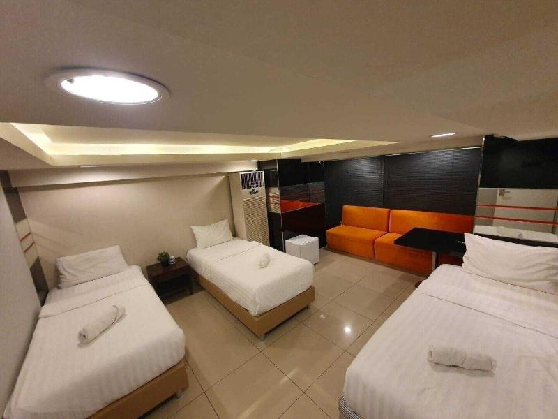Deco Lux Hotel image
