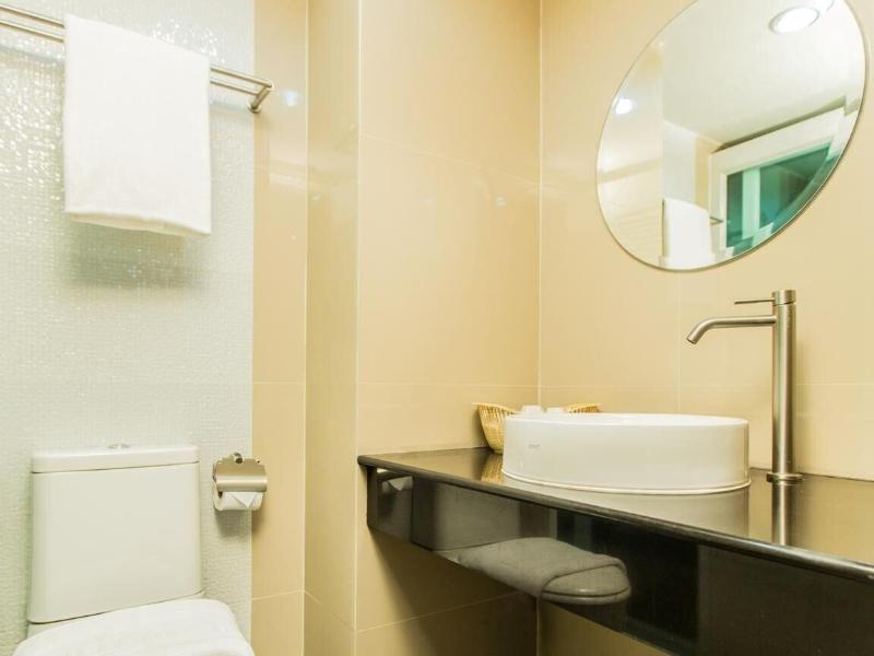Deco Lux Hotel image