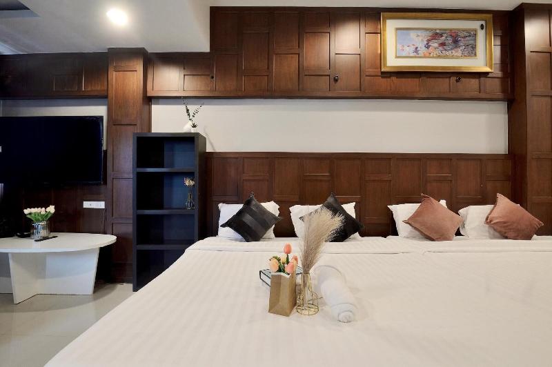 Deco Lux Hotel image