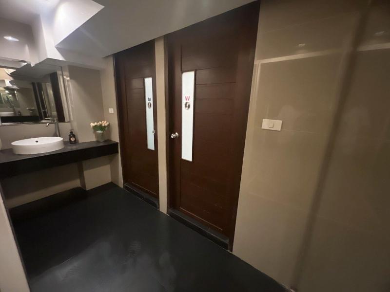 Deco Lux Hotel image