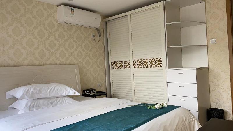 Ihouse Executive Apartment image