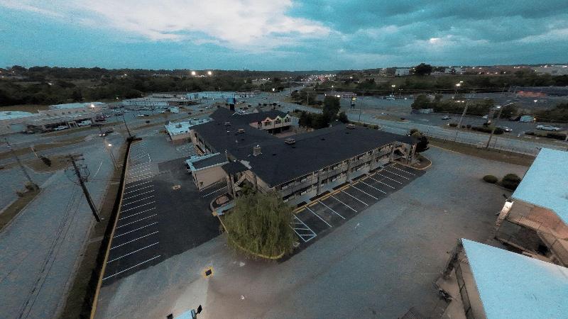 Riverside Inn Suites By Oyo Danville Ceaser Casino image