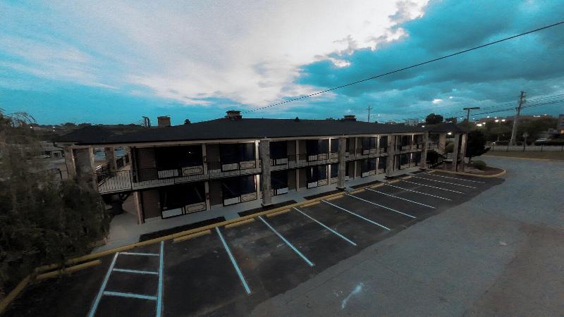 Riverside Inn Suites By Oyo Danville Ceaser Casino image