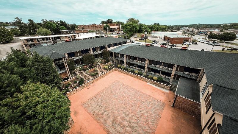 Riverside Inn Suites By Oyo Danville Ceaser Casino image