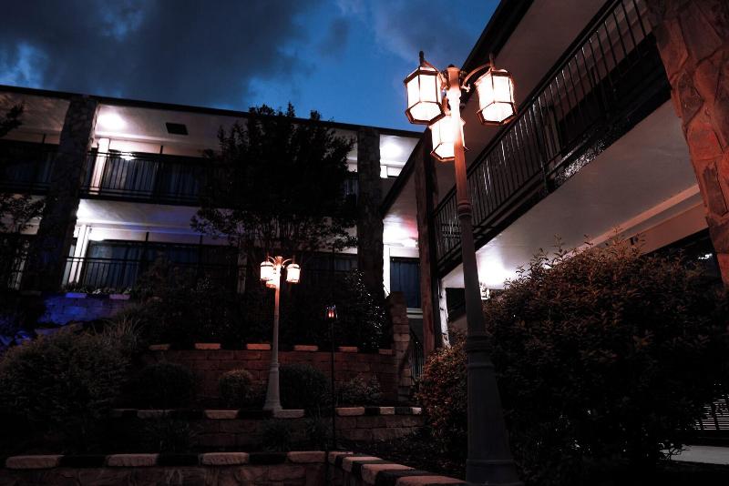 Riverside Inn Suites By Oyo Danville Ceaser Casino image