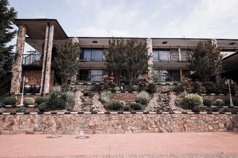 Riverside Inn Suites By Oyo Danville Ceaser Casino image
