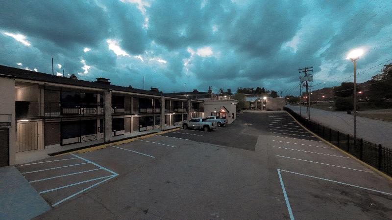 Riverside Inn Suites By Oyo Danville Ceaser Casino image