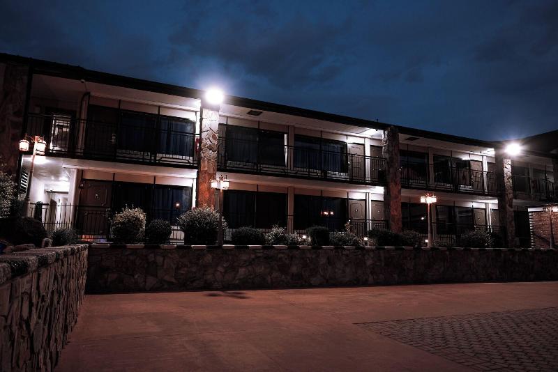 Riverside Inn Suites By Oyo Danville Ceaser Casino image