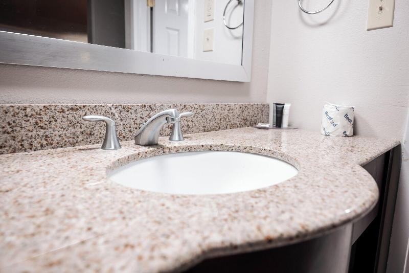 Riverside Inn Suites By Oyo Danville Ceaser Casino image