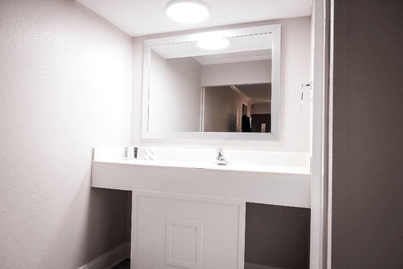 Riverside Inn Suites By Oyo Danville Ceaser Casino image