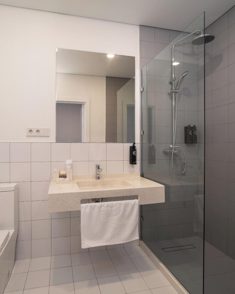 Duo Hotel By Futuro image
