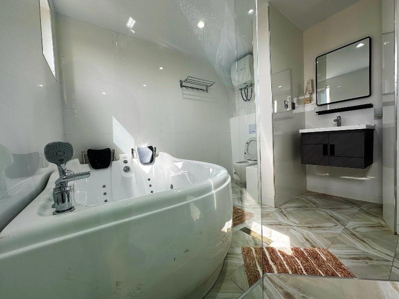 Fanco Hotel image