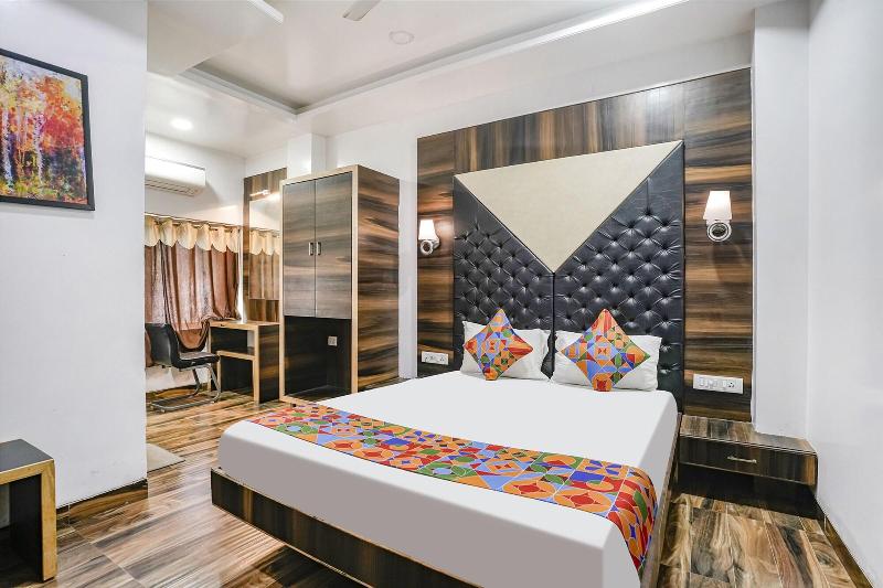 Fabhotel Sai Plaza Executive image