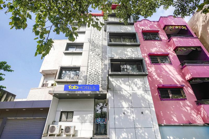 Fabhotel Sai Plaza Executive image