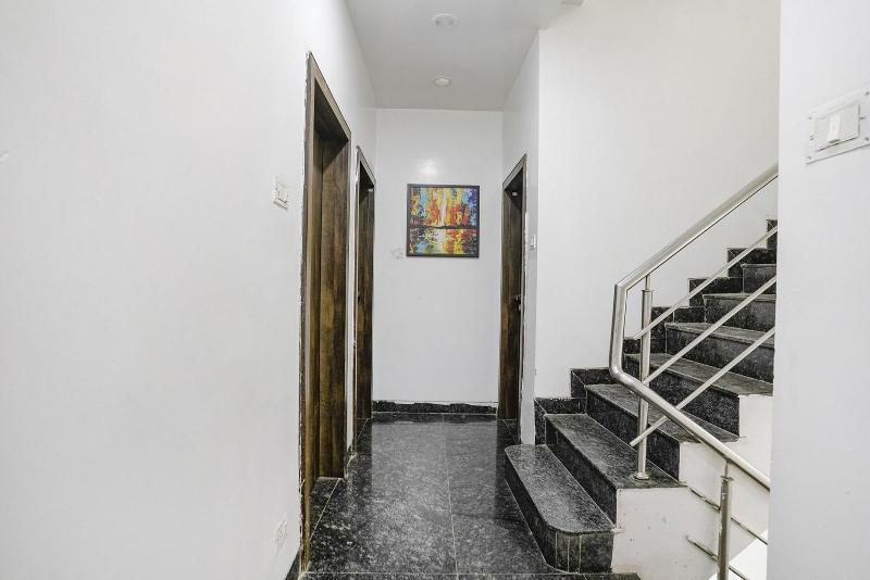Fabhotel Sai Plaza Executive image