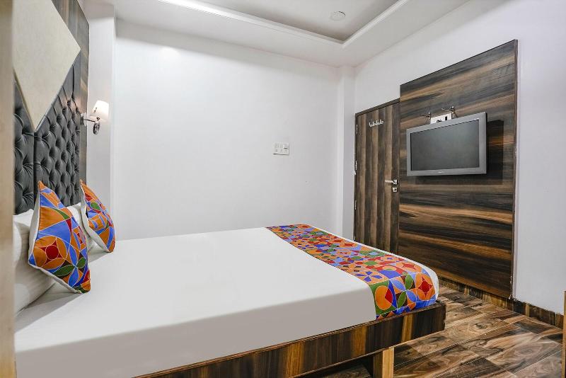 Fabhotel Sai Plaza Executive image