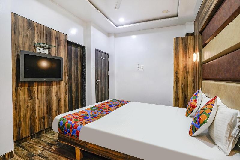 Fabhotel Sai Plaza Executive image