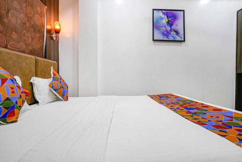Fabhotel Sai Plaza Executive image