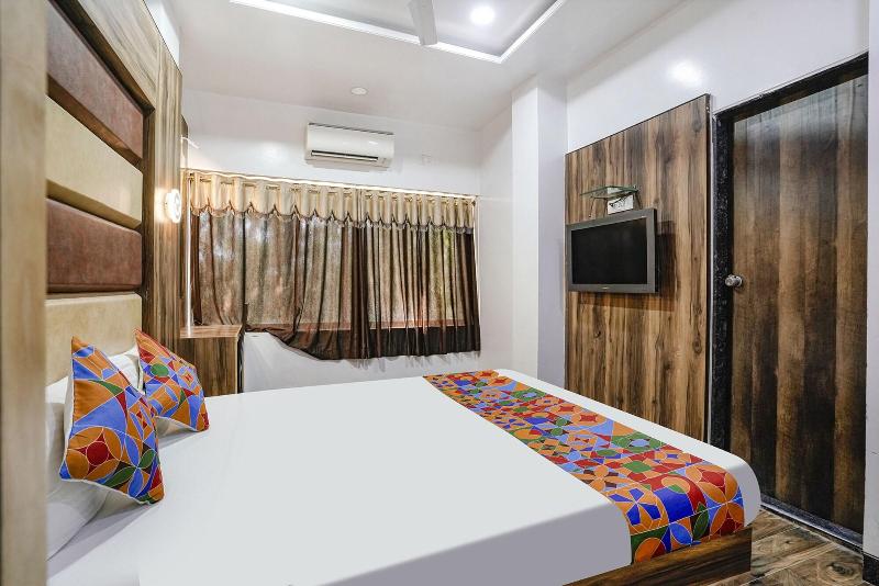 Fabhotel Sai Plaza Executive image