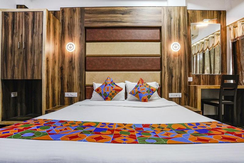Fabhotel Sai Plaza Executive image