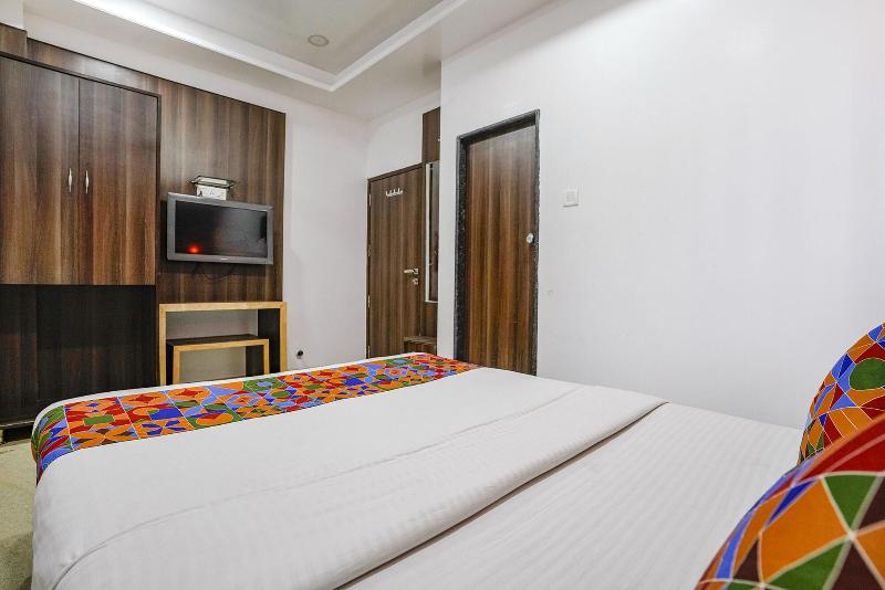 Fabhotel Sai Plaza Executive image