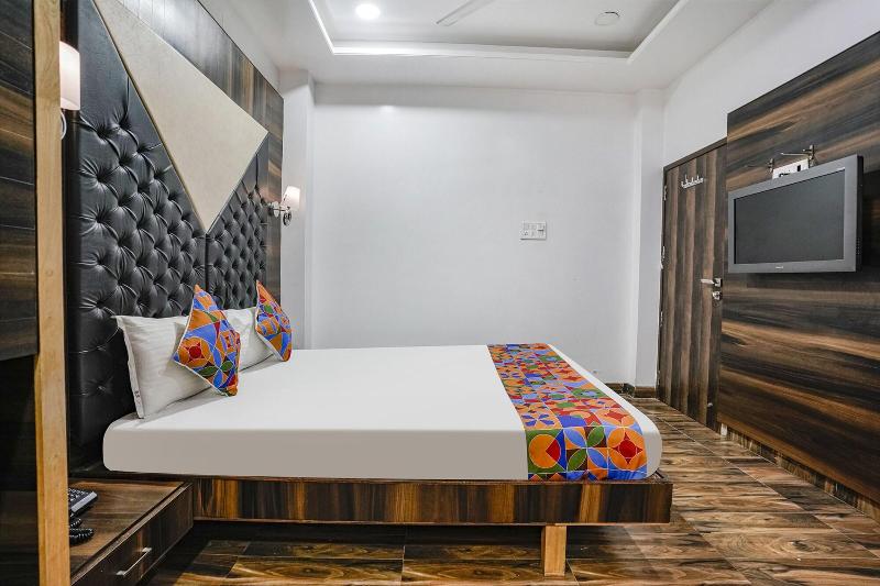 Fabhotel Sai Plaza Executive image