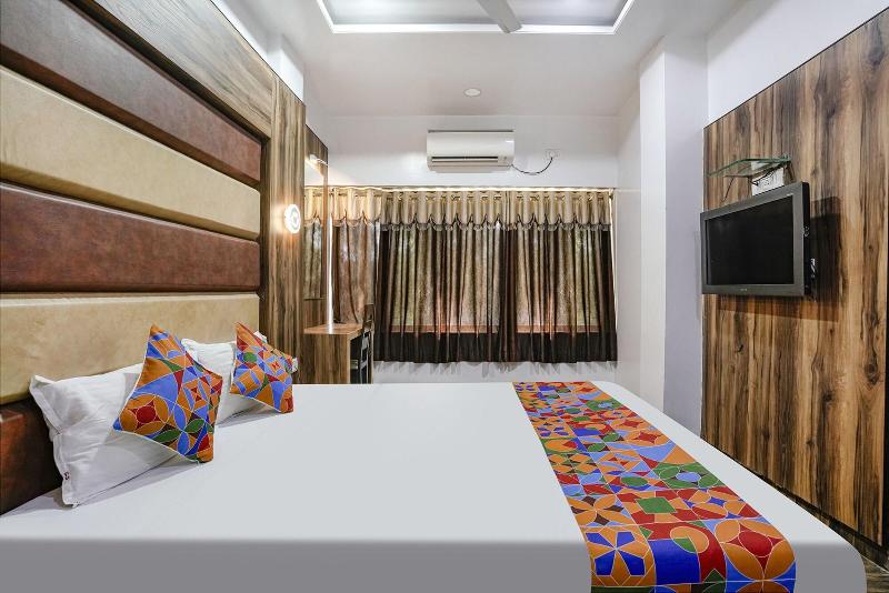 Fabhotel Sai Plaza Executive image