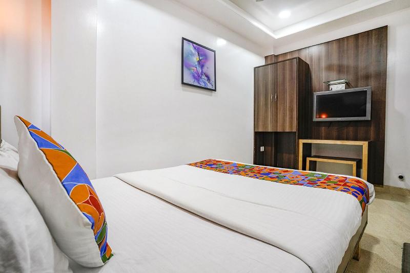 Fabhotel Sai Plaza Executive image