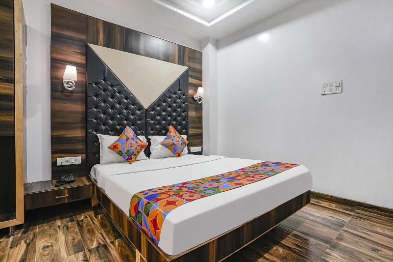 Fabhotel Sai Plaza Executive image