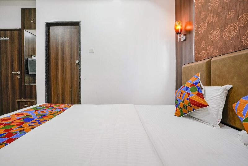 Fabhotel Sai Plaza Executive image
