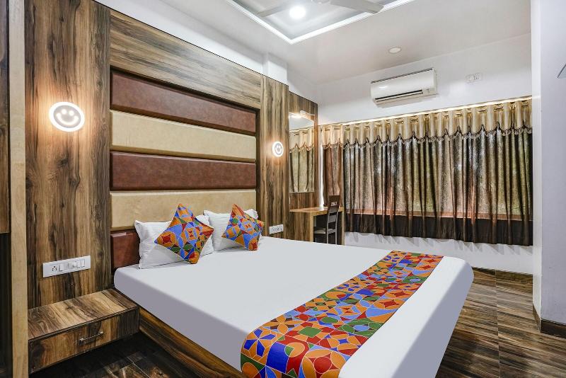 Fabhotel Sai Plaza Executive image
