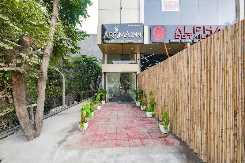 Fabhotel Aroma Inn image