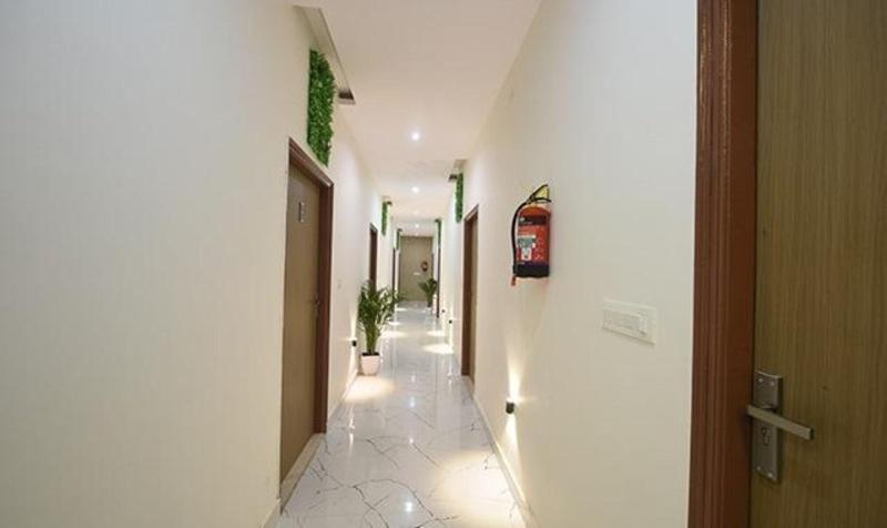 Fabhotel Aroma Inn image