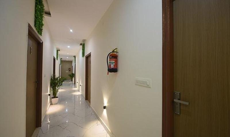 Fabhotel Aroma Inn image