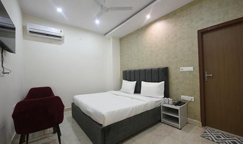 Fabhotel Aroma Inn image