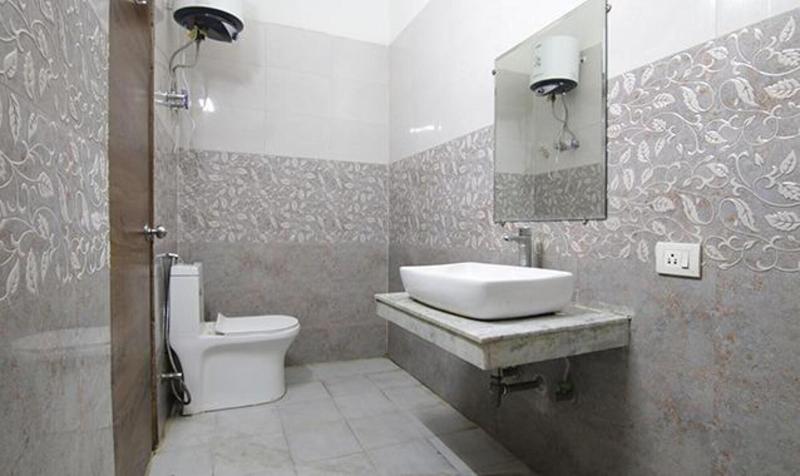 Fabhotel Aroma Inn image