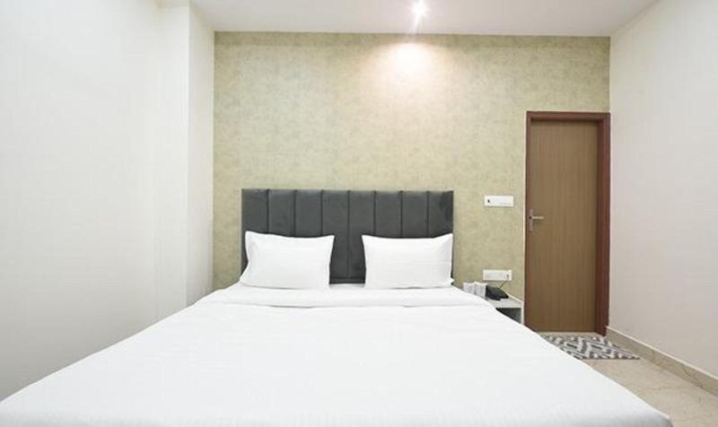 Fabhotel Aroma Inn image