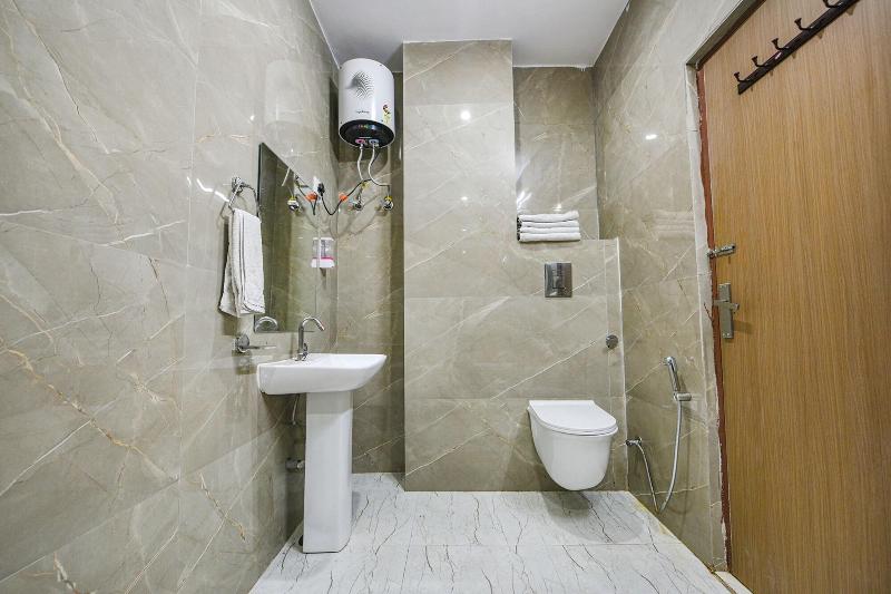 Fabhotel Aroma Inn image