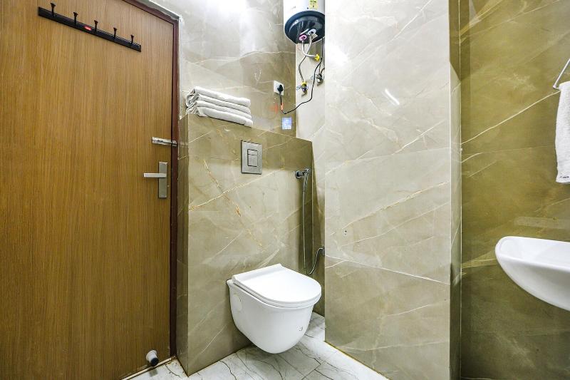 Fabhotel Aroma Inn image