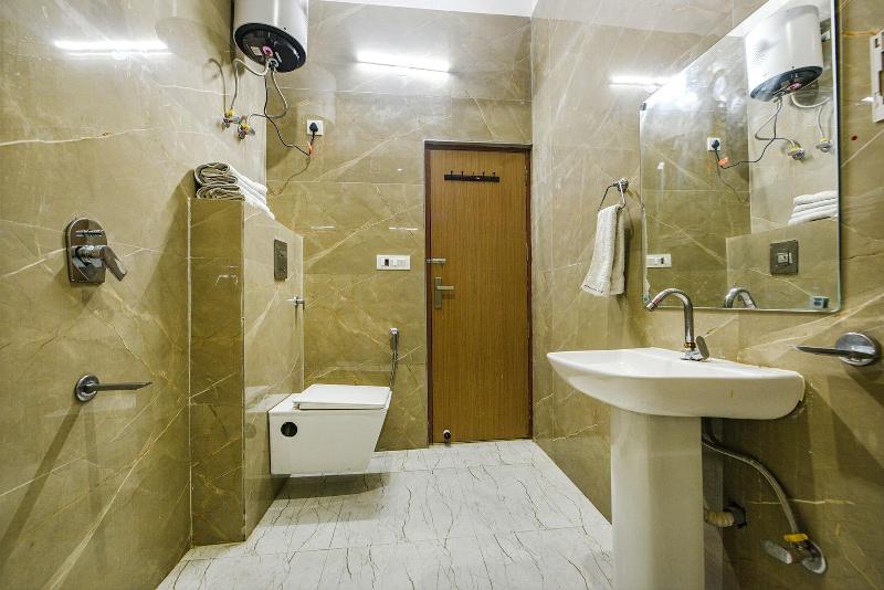 Fabhotel Aroma Inn image